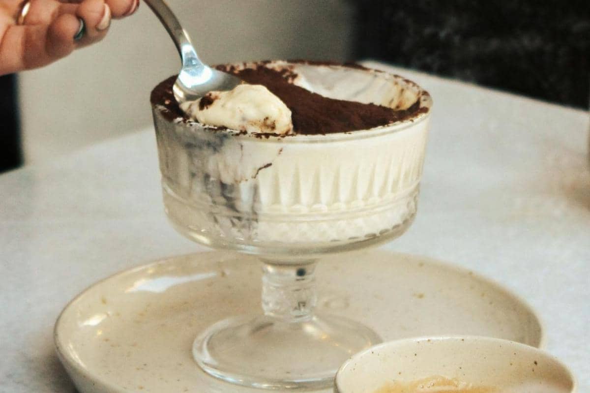 tiramisu dengan keju mascarpone