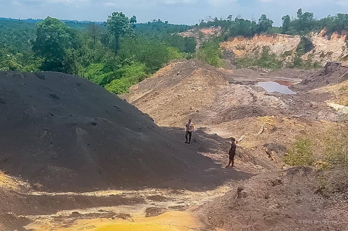 Gakkum Satgas Penanggulangan Aktivitas Ilegal OIKN temukan aktivitas tambang ilegal di Tahura bukit Soeharto.