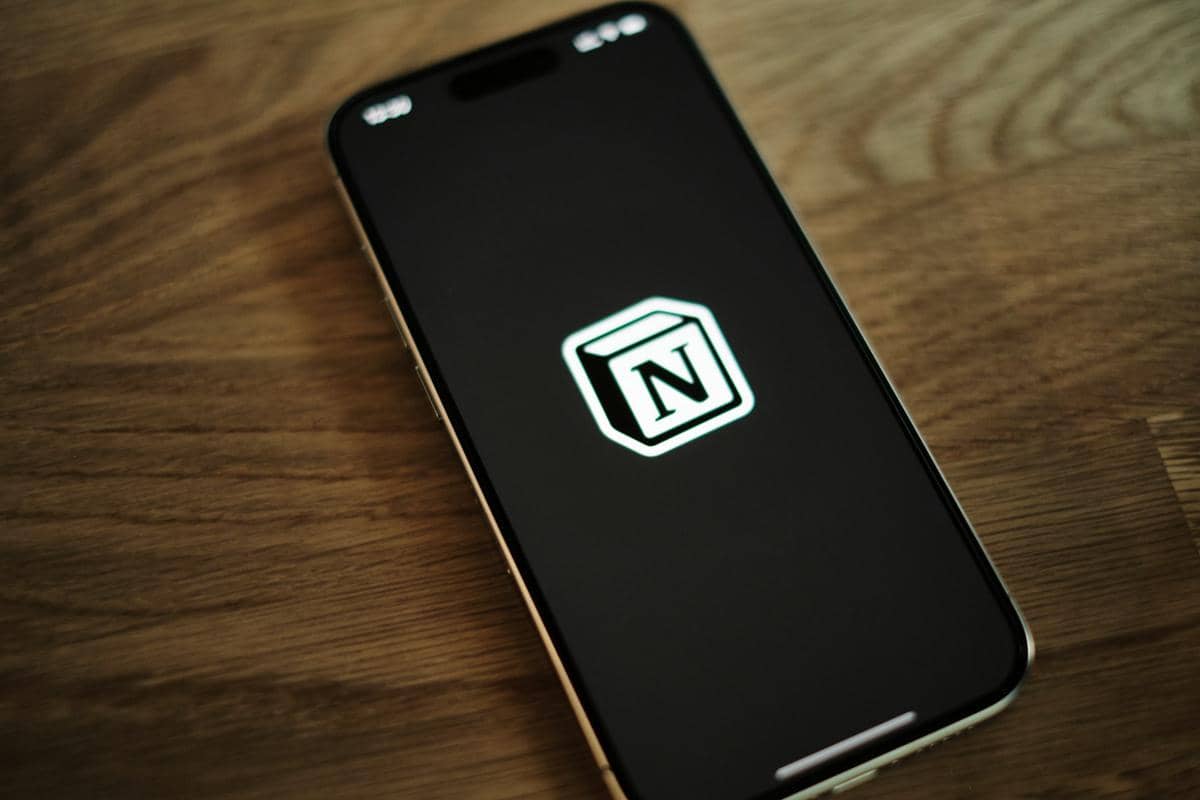 ilustrasi lambang Notion