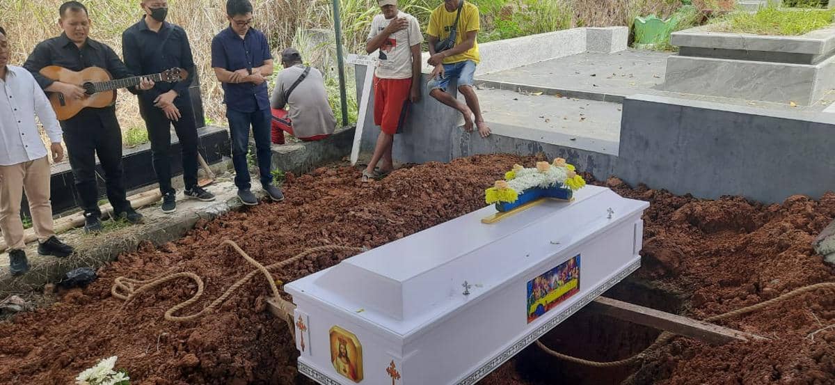 Prosesi pemakaman korban perampokan di Palembang.