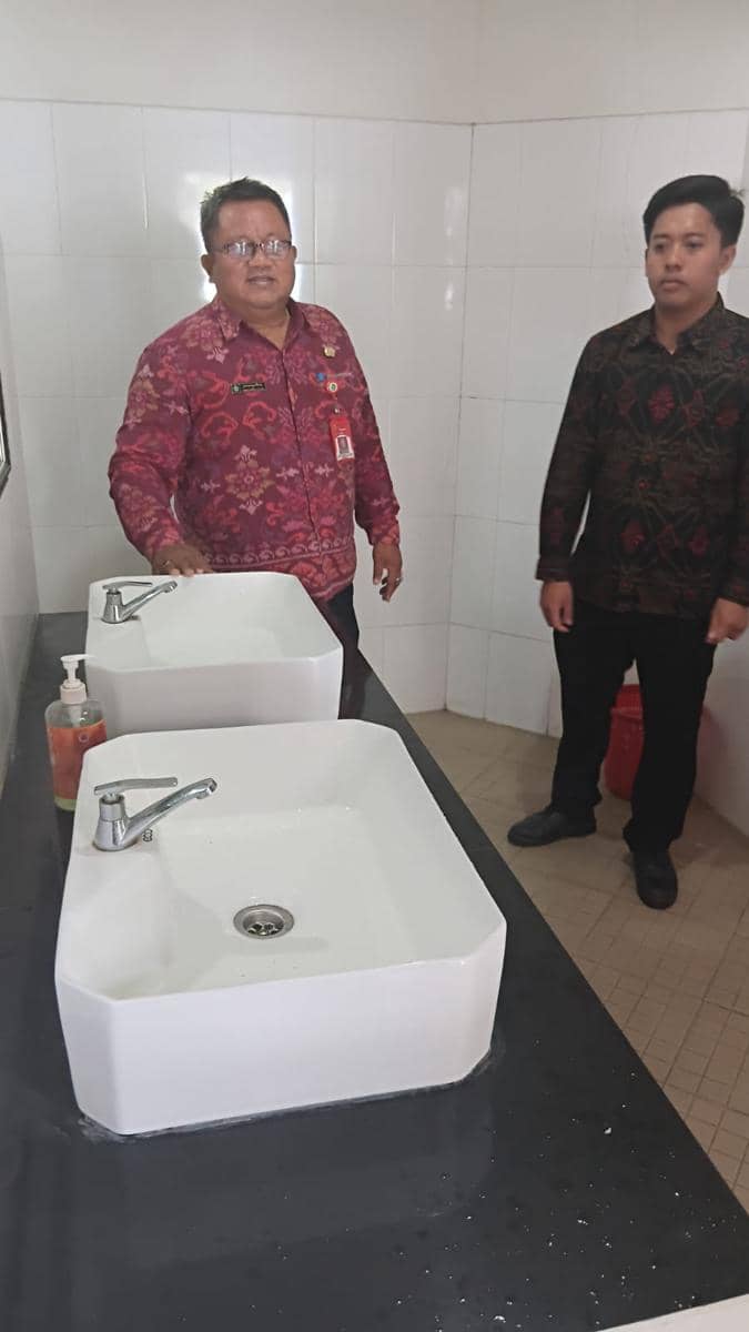 Pembalut-Popok Bikin Toilet di Gedung Ketut Maria Tabanan Mampet