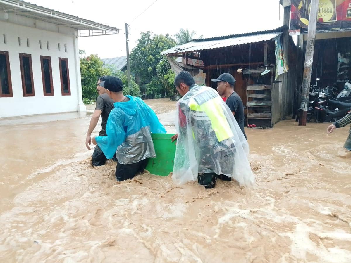 Pasukan Reaksi Cepat Penanggulangan Bencana (PRCPB) TNI AD Kodam Iskandar Muda berada dalam kondisi siaga penuh untuk menangani banjir yang melanda sembilan kabupaten/kota di Aceh (Dok. Dinas Penerangan TNI AD)
