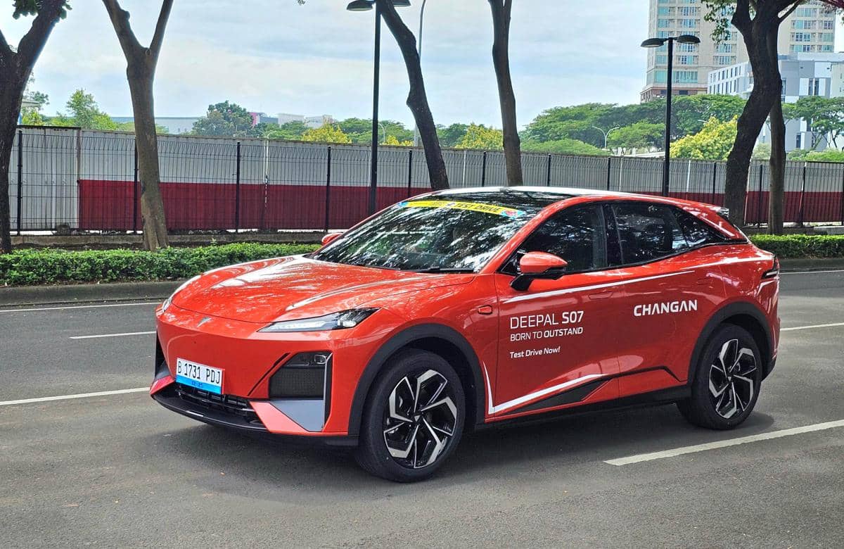 CHANGAN Deepal S07 dapat dicoba di area Test Drive outdoor di GJAW 2025.jpeg