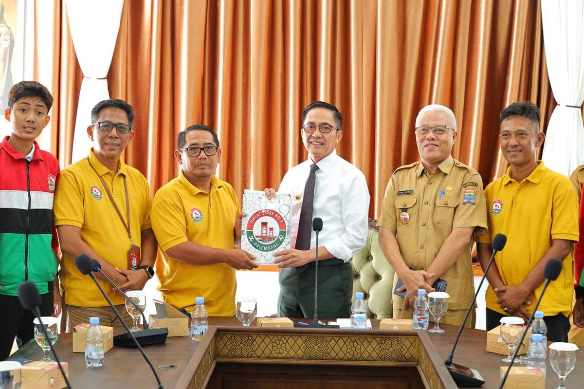 Diklat Sepak Bola Palembang saat audiensi bersama Wali Kota Ratu Dewa.