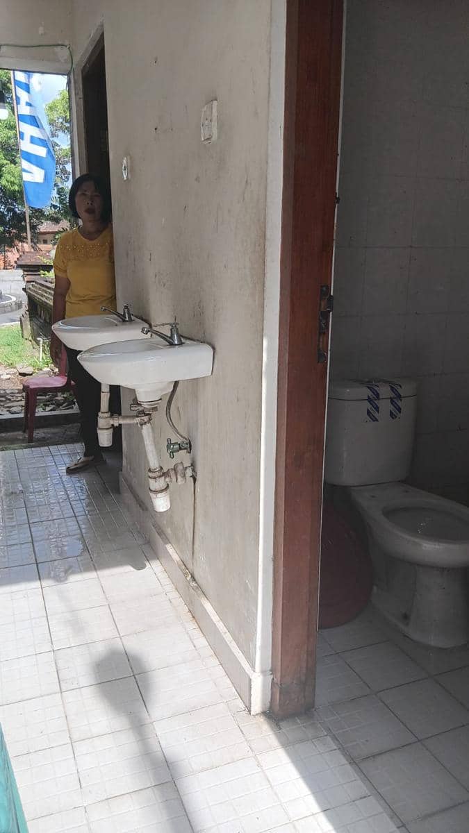 Pembalut-Popok Bikin Toilet di Gedung Ketut Maria Tabanan Mampet