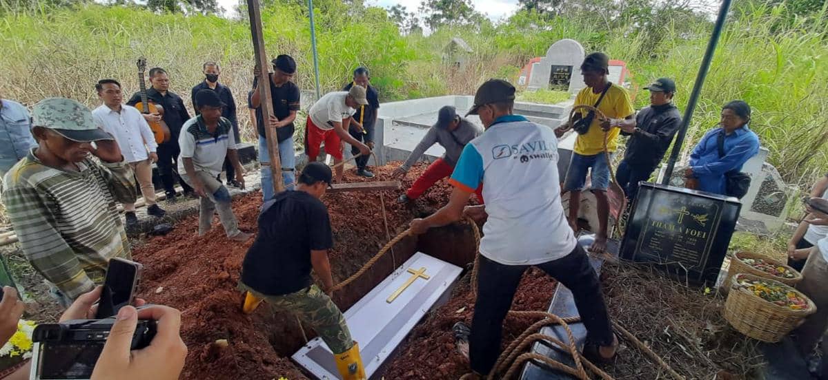 Prosesi pemakaman korban perampokan di Palembang.