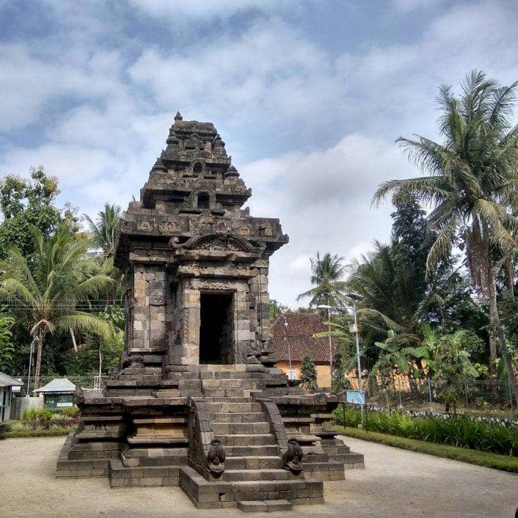 Candi Merak wisata di Klaten
