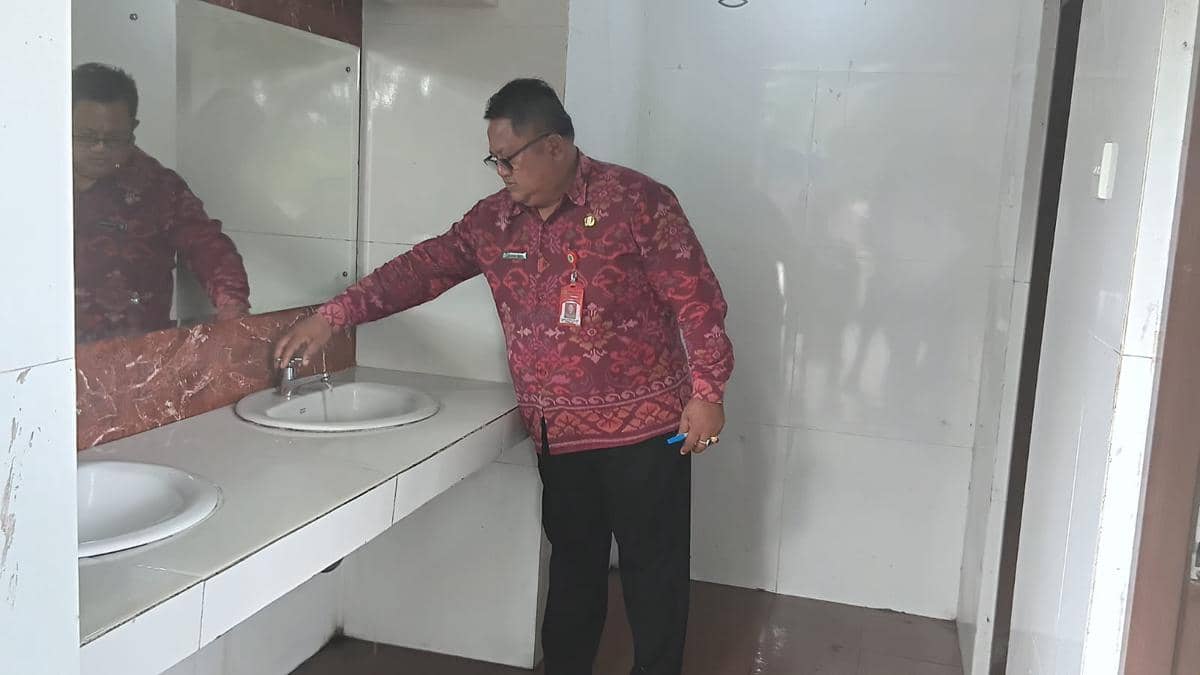 Pembalut-Popok Bikin Toilet di Gedung Ketut Maria Tabanan Mampet