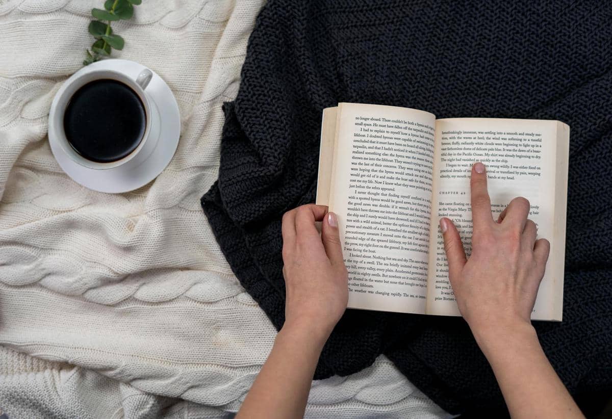 ilustrasi membaca buku