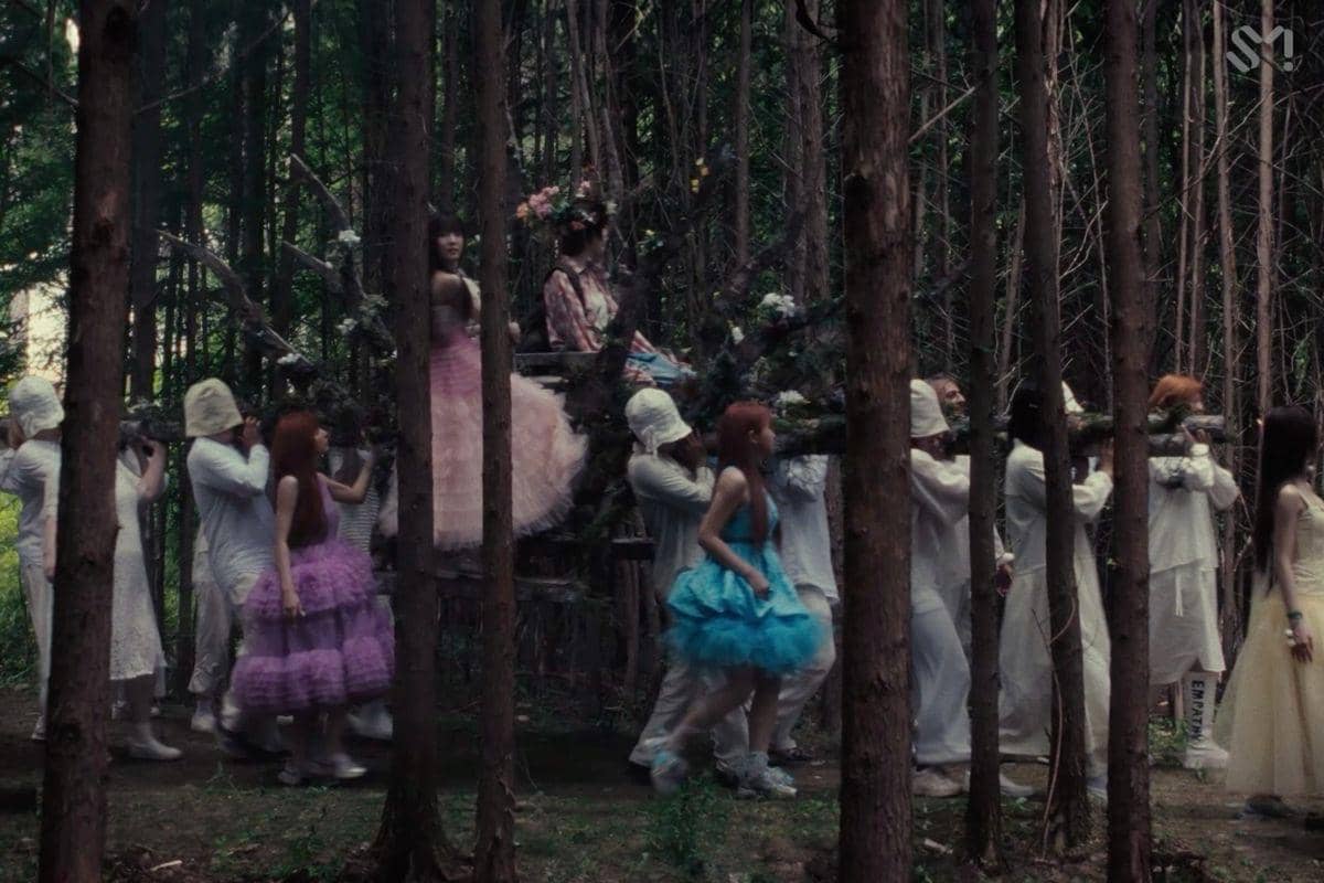 cuplikan MV "Cosmic" milik Red Velvet