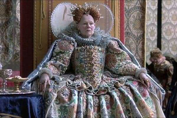 cuplikan adegan Ratu Elizabeth I dalam film Shakespeare in Love (1998) 