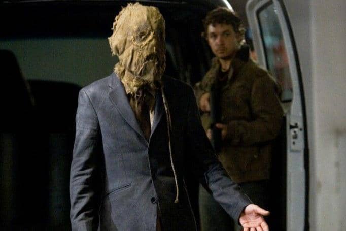 cuplikan adegan Scarecrow dalam film Batman Begins
