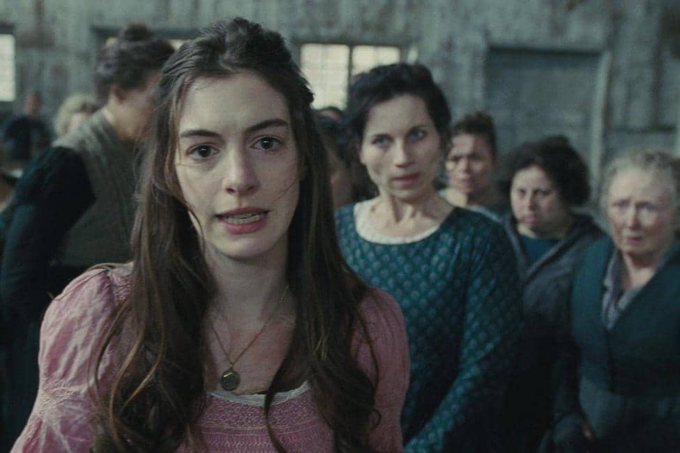 cuplikan adegan Fantine dalam film Les Miserables 