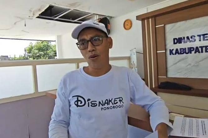 Muhrodi, Kepala Bidang Pemberdayaan TKI dan Transmigrasi Disnaker Ponorogo. IDN Times/Riyanto.