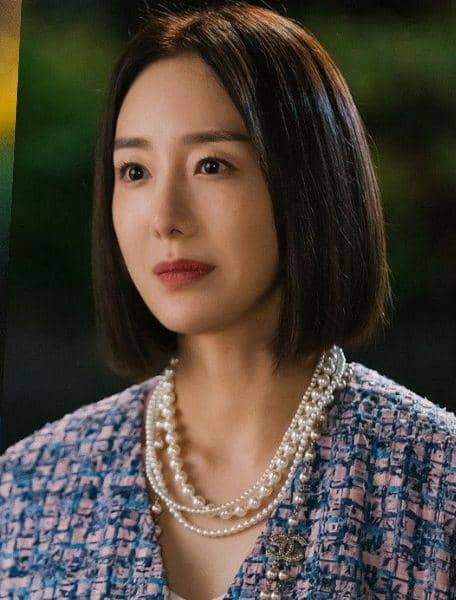 Potret Yoon Jung Hee 