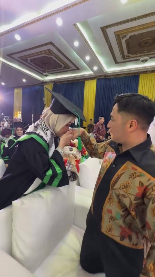 potret istri Irfan Hakim lulus S2 (instagram.com/irfanhakim75)