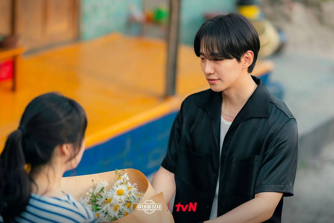 still cut drama Korea Typhoon Family