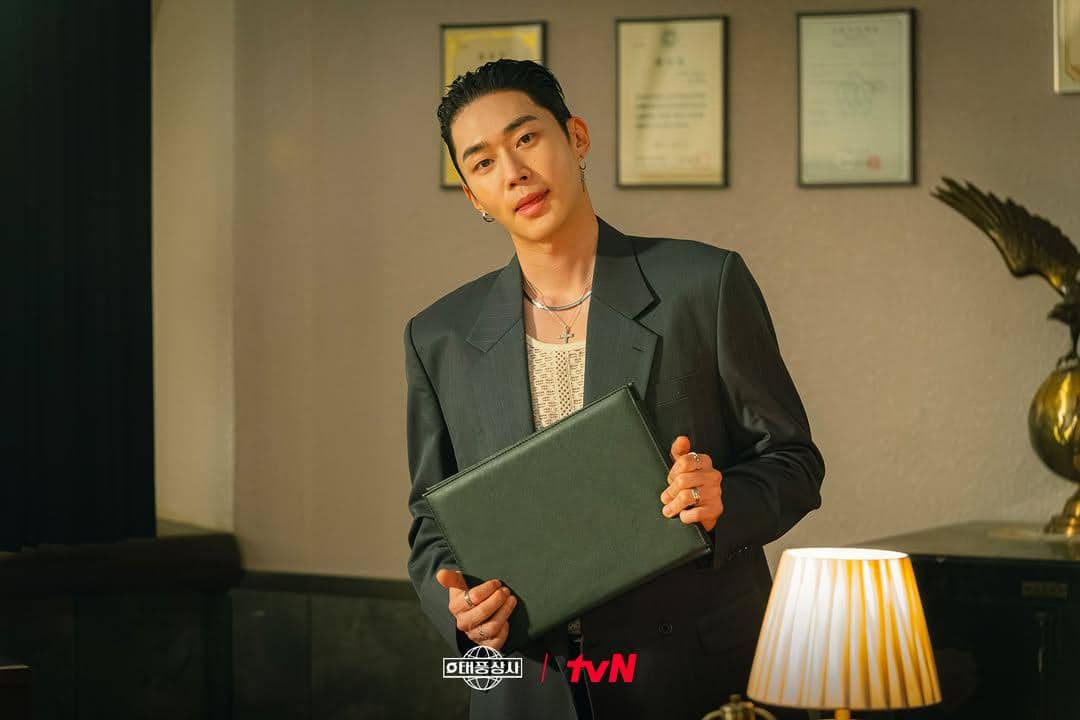 still cut drama Korea Typhoon Family