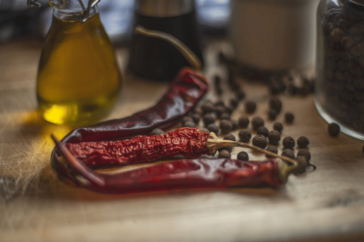 ilustrasi bahan untuk crisp chili oil