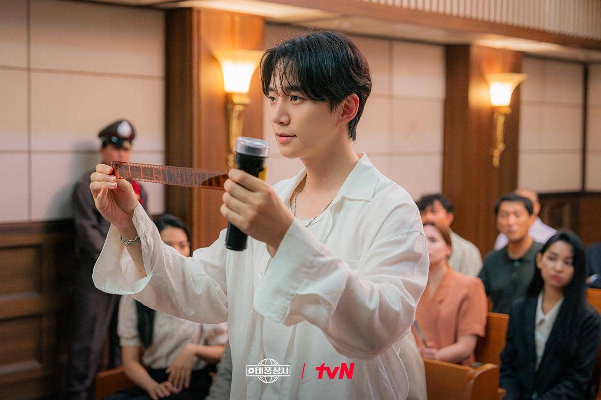 cuplikan drama Typhoon Family