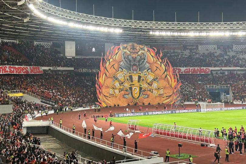 persija jakarta tampil melawan PSIM Persija Jakarta melawan PSIM Yogyakarta pada pertandingan pekan ke-14 BRI Super League musim 2025/2026 di SUGBK, Jakarta, Jumat (28/11/2025)