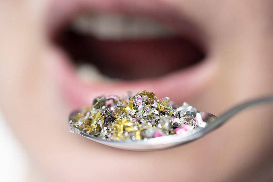 ilustrasi mikroplastik ke dalam tubuh manusia