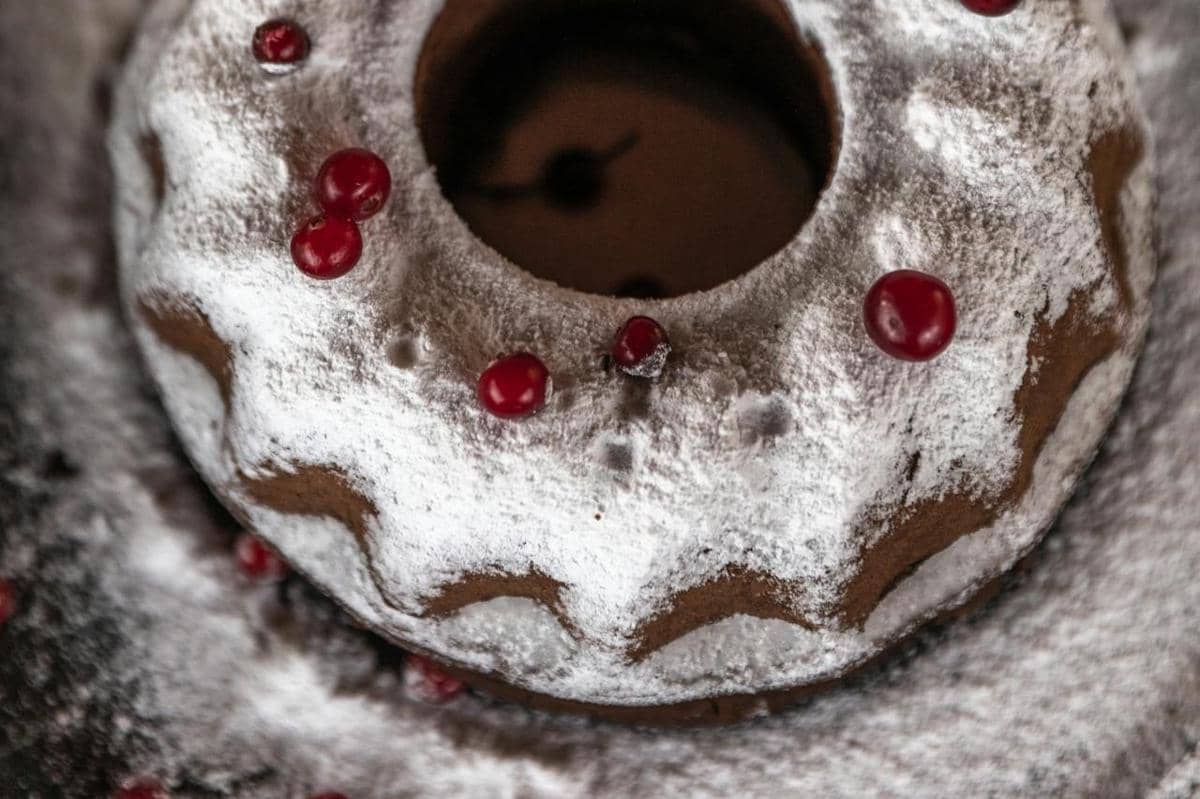 ilustrasi cake tulban cherry klasik