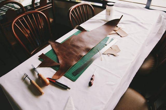 ilustrasi produk dengan bahan shell cordovan