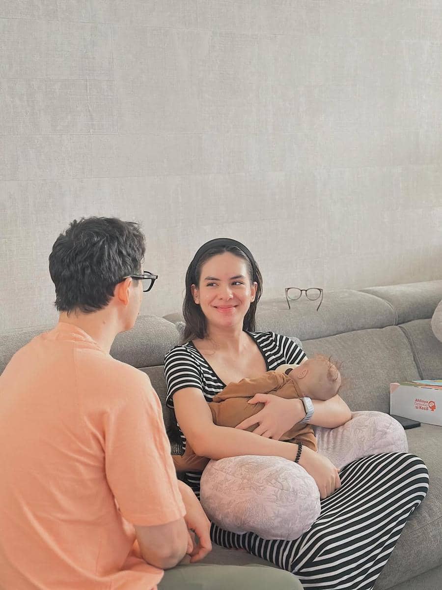 Steffi Zamora ikut kelas breastfeeding.