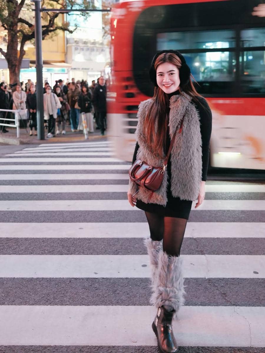 Felicya Angelista pemotretan di Shibuya Crossing