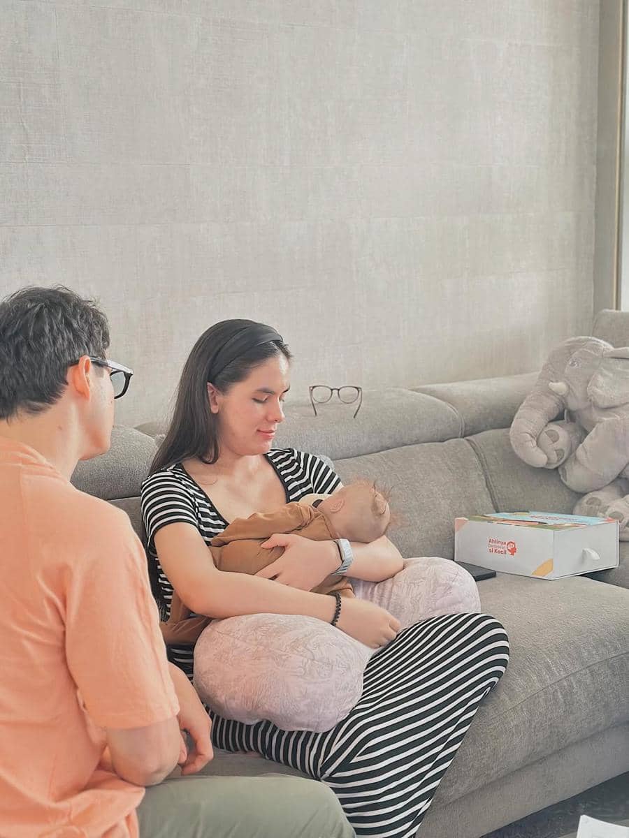 Steffi Zamora ikut kelas breastfeeding.