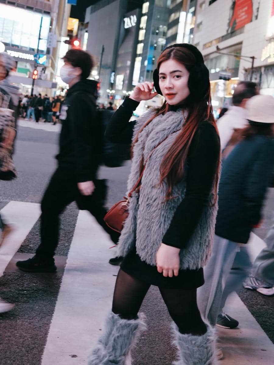 Felicya Angelista pemotretan di Shibuya Crossing