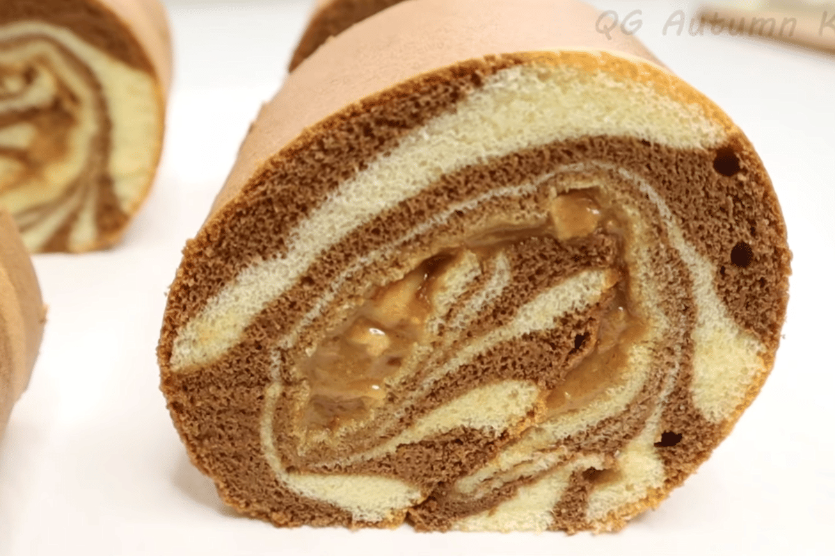 ilustrasi bolu zebra tiramisu gulung 