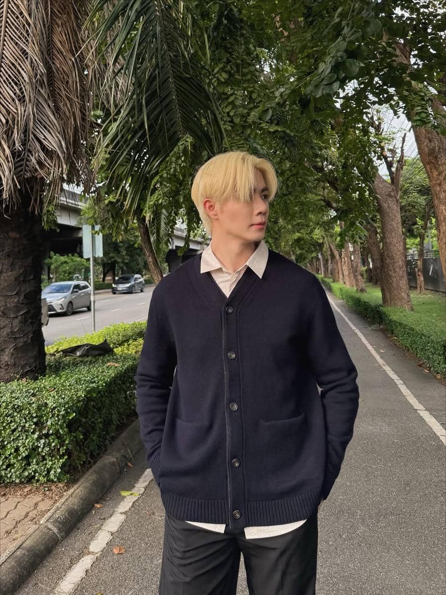 Inspirasi outfit Zee Pruk