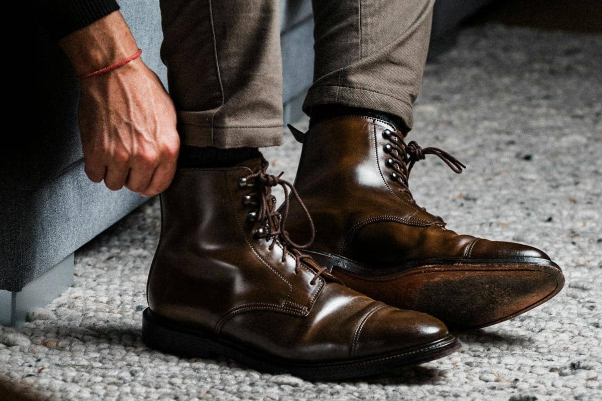 ilustrasi produk dengan bahan shell cordovan