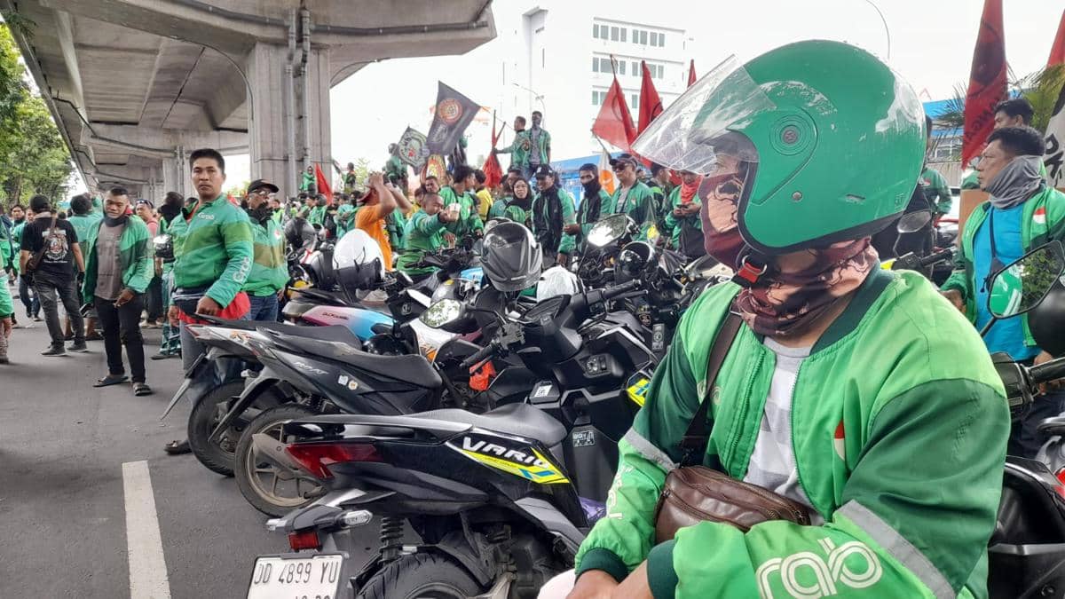 Gelombang aksi unjuk rasa drive ojek online yang menolak rencana penetapan status pekerja tetap dan potongan komisi 10 persen. (Dok. IDN Times)