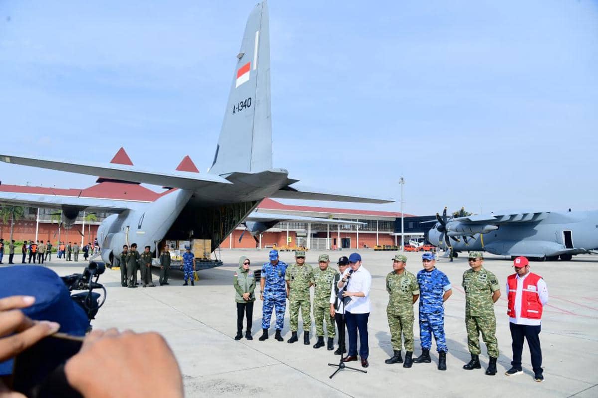 Pemerintah menyalurkan logistik penanggulangan bencana menuju tiga provinsi terdampak, yakni Aceh, Sumatra Utara, serta Sumatra Barat (dok. Sekretariat Presiden)