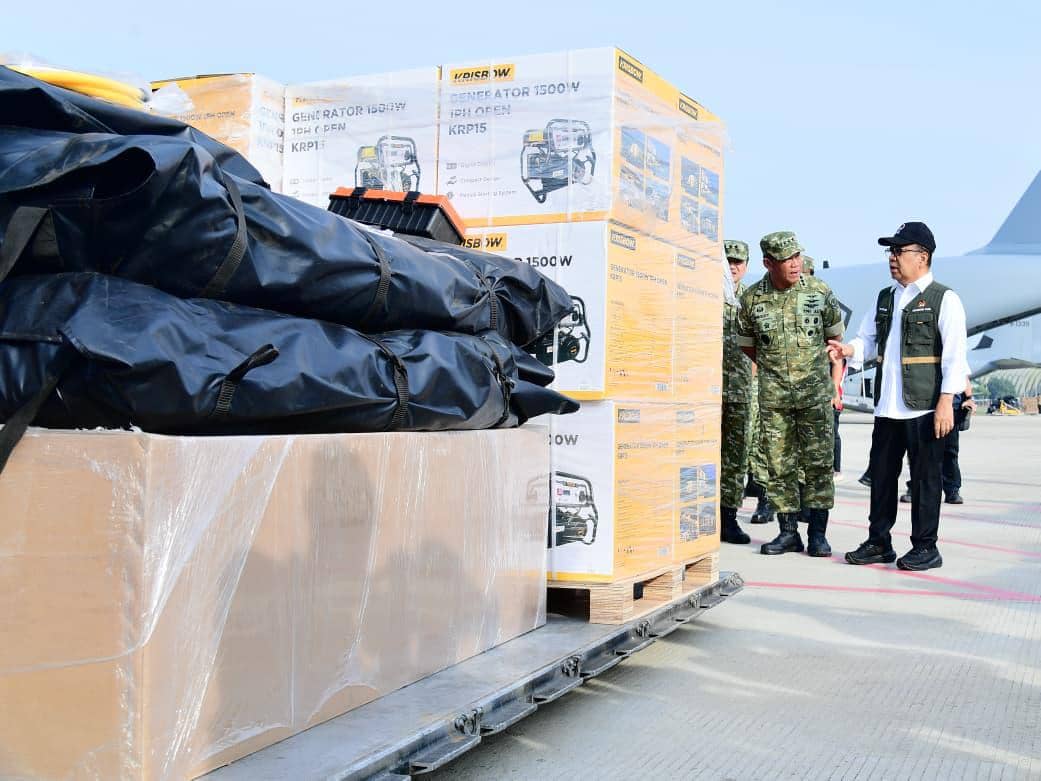 Pemerintah menyalurkan logistik penanggulangan bencana menuju tiga provinsi terdampak, yakni Aceh, Sumatra Utara, serta Sumatra Barat (dok. Sekretariat Presiden)
