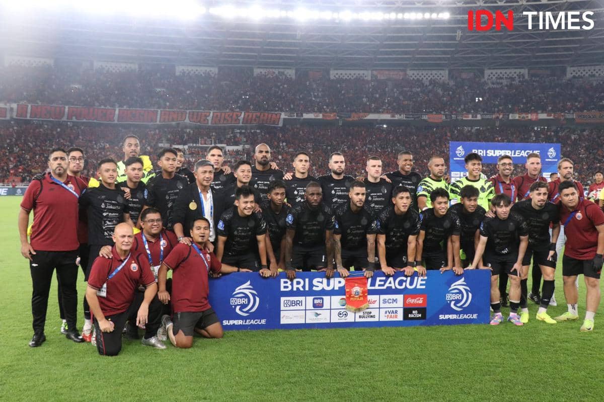 Skuad Persija saat lawan PSIM di Super League