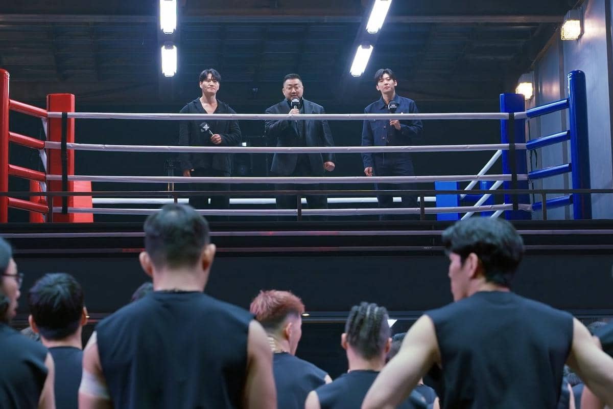 Still cut survival show I AM BOXER