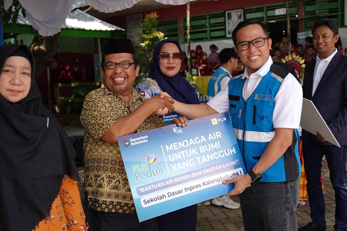 Peduli Kesehatan Pelajar, PLN UIP Sulawesi Perbaiki Sanitasi dan Akses Air Bersih di Delapan SD di Makassar. (Dok. PLN UIP Sulawesi)