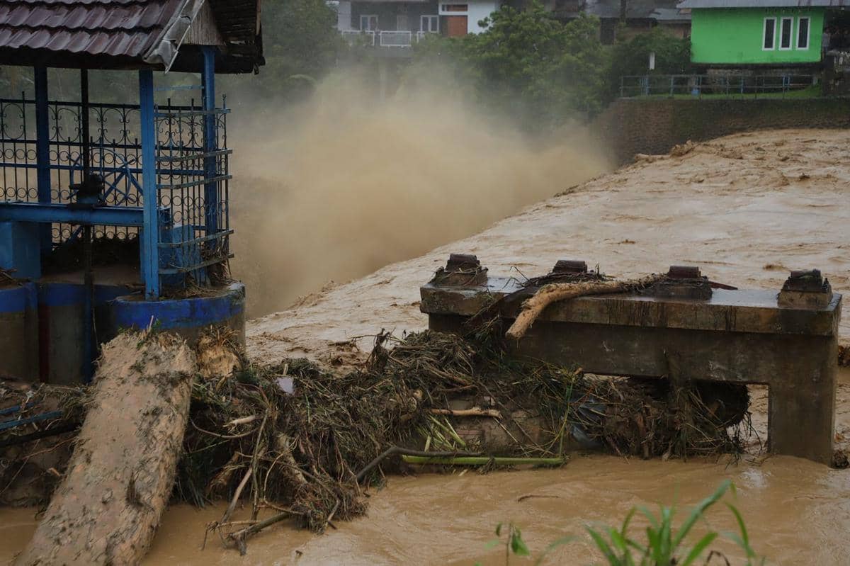 Banjir bandang di Sumatra