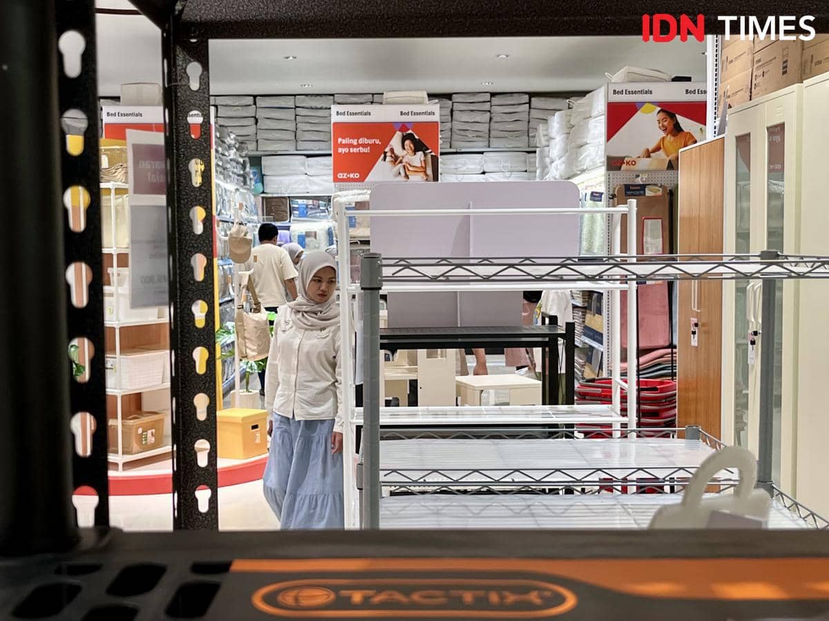 Suasana toko AZKO Ngaliyan di Kota Semarang. (IDN Times/Dhana Kencana)