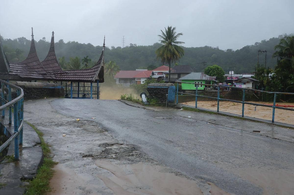 Banjir bandang di Sumatra