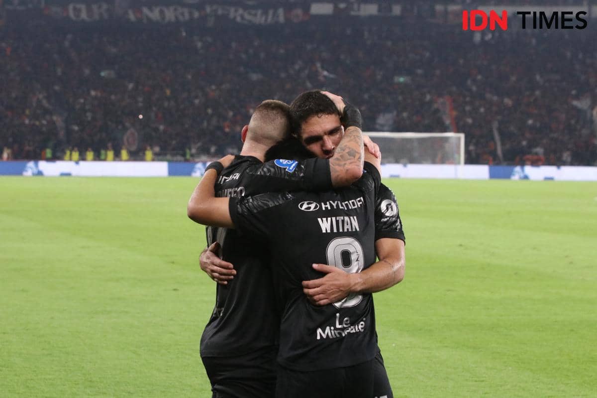 Skuad Persija saat lawan PSIM di Super League