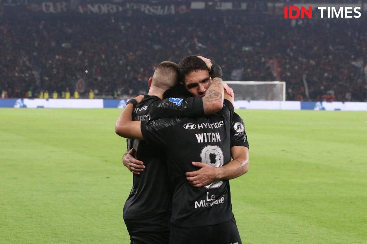 Skuad Persija saat lawan PSIM di Super League