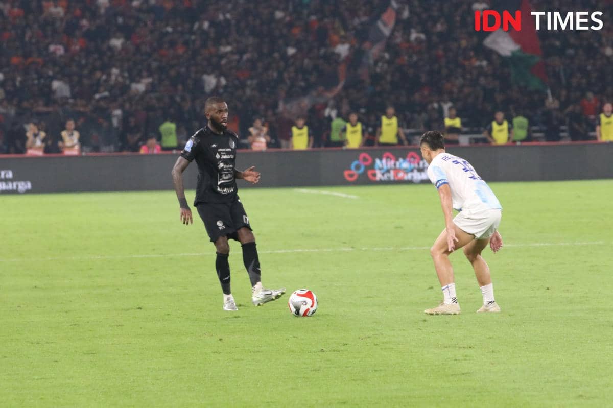 Skuad Persija saat lawan PSIM di Super League