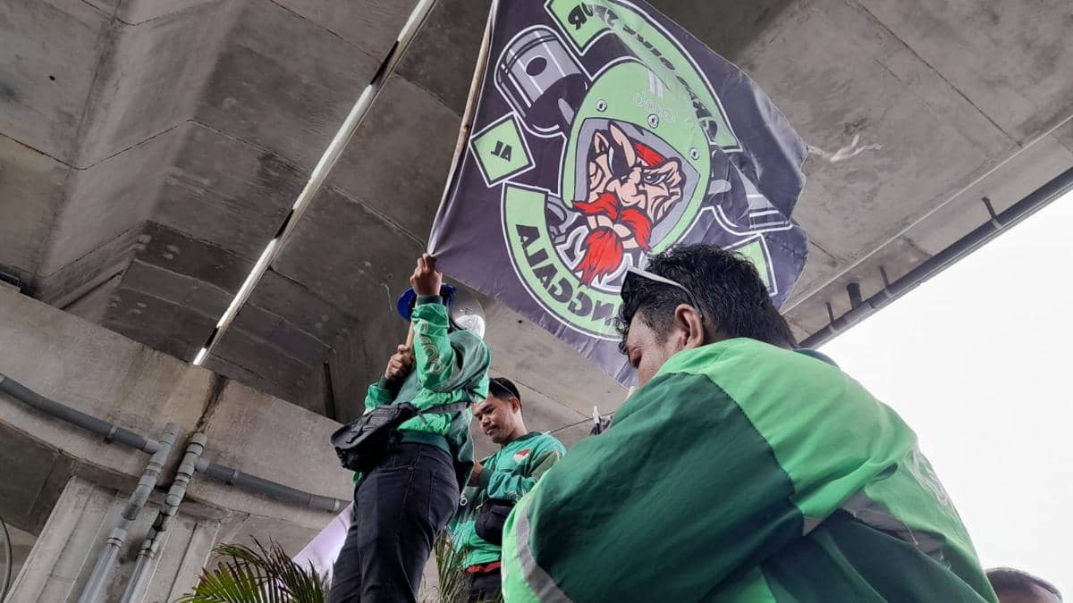 Gelombang aksi unjuk rasa drive ojek online yang menolak rencana penetapan status pekerja tetap dan potongan komisi 10 persen. (Dok. IDN Times)