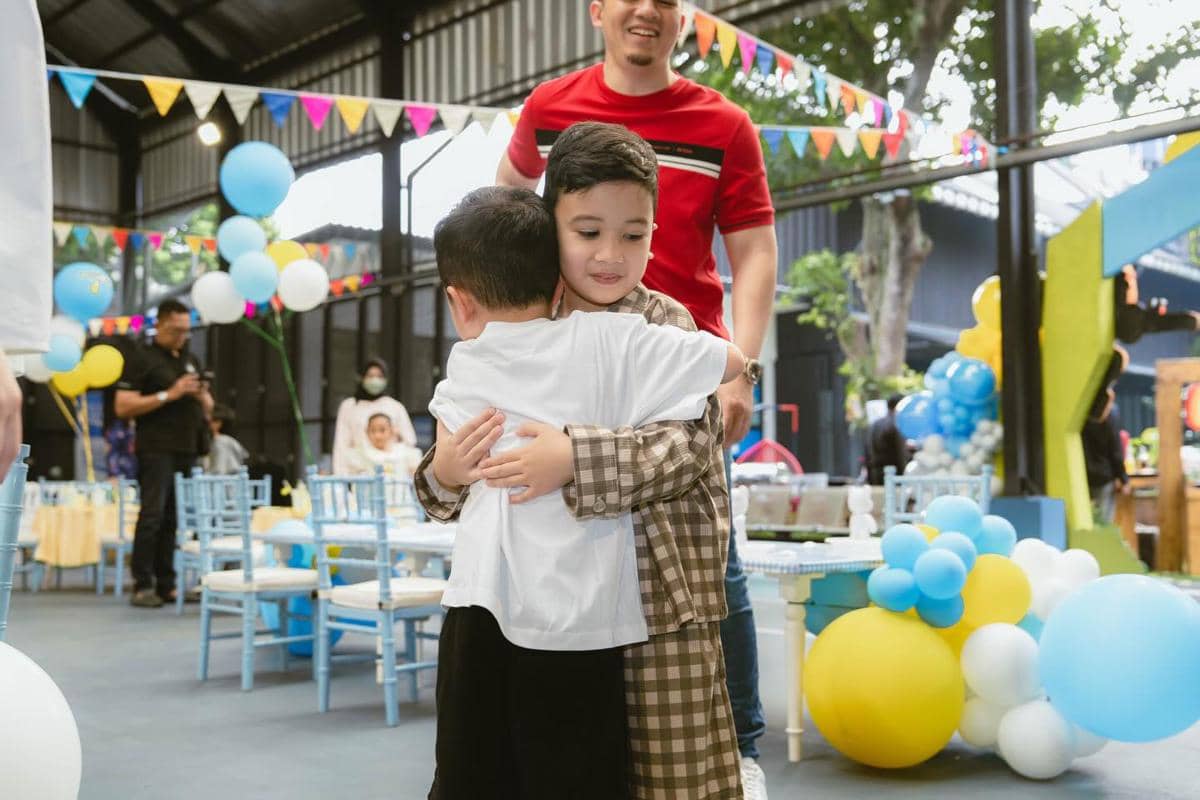 artis di ulang tahun Rayyanza