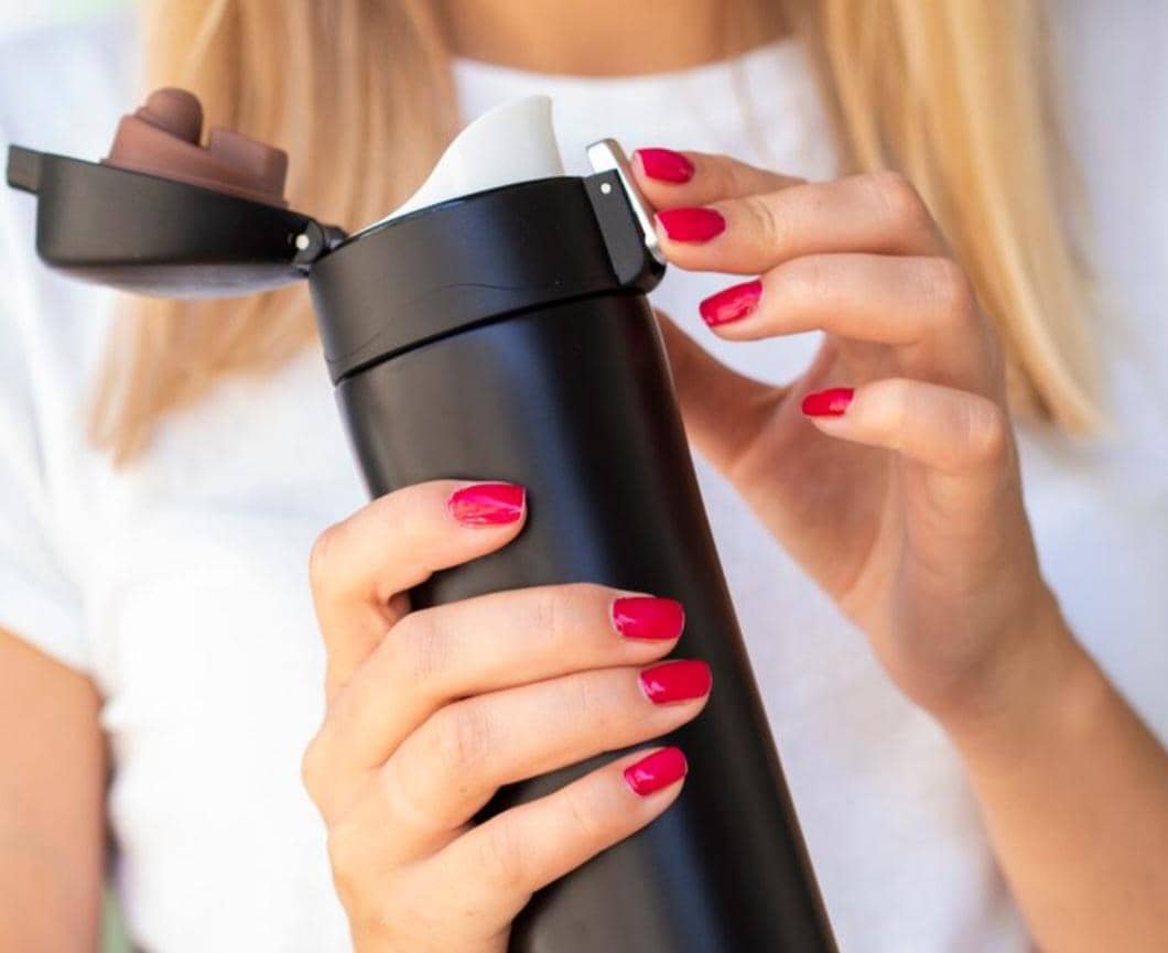 ilustrasi flip-top tumbler